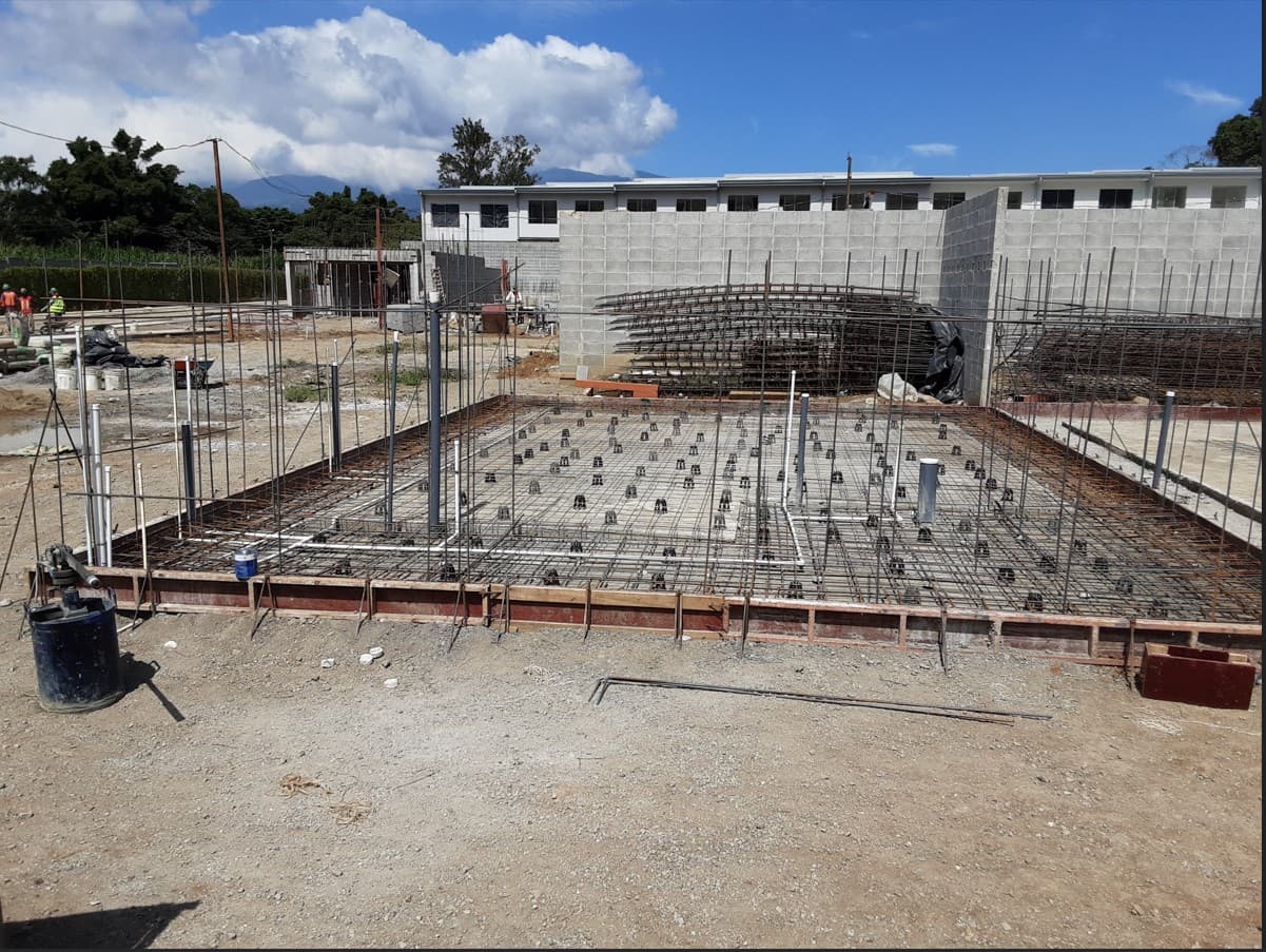 Trazo y fundaciones durante el proceso constructivo